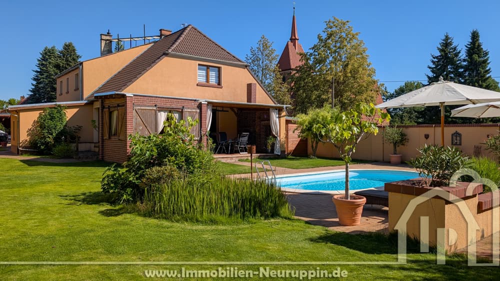 Swimmingpool, Außenküche, Fußballplatz - großes Einfamilienhaus mit Scheune in Kerzlin