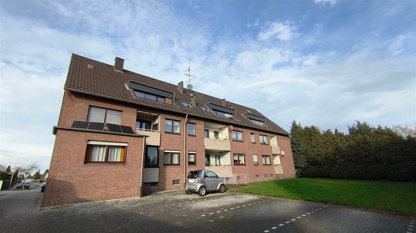 Stellplatz auf gepflegter Hoffläche