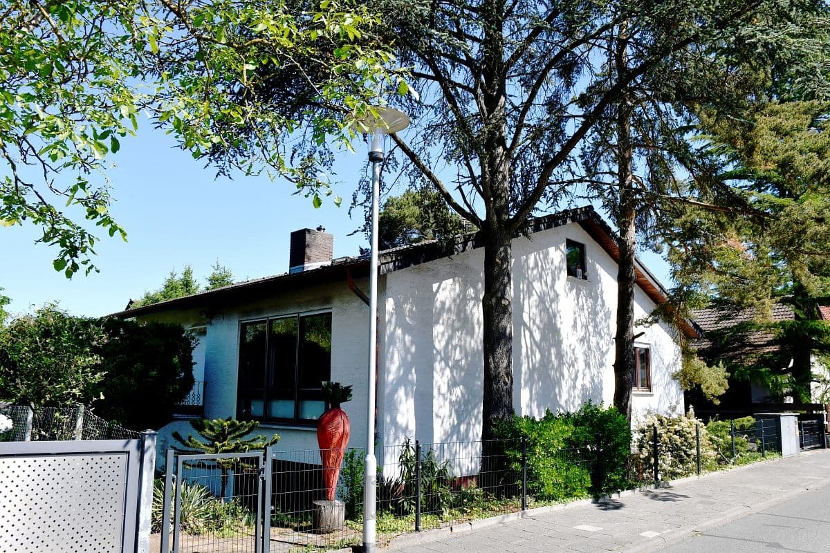 Viel Platz für das Leben – freistehendes Einfamilienhaus mit Einliegerwohnung in Waldrandnähe von Darmstadt-Eberstadt