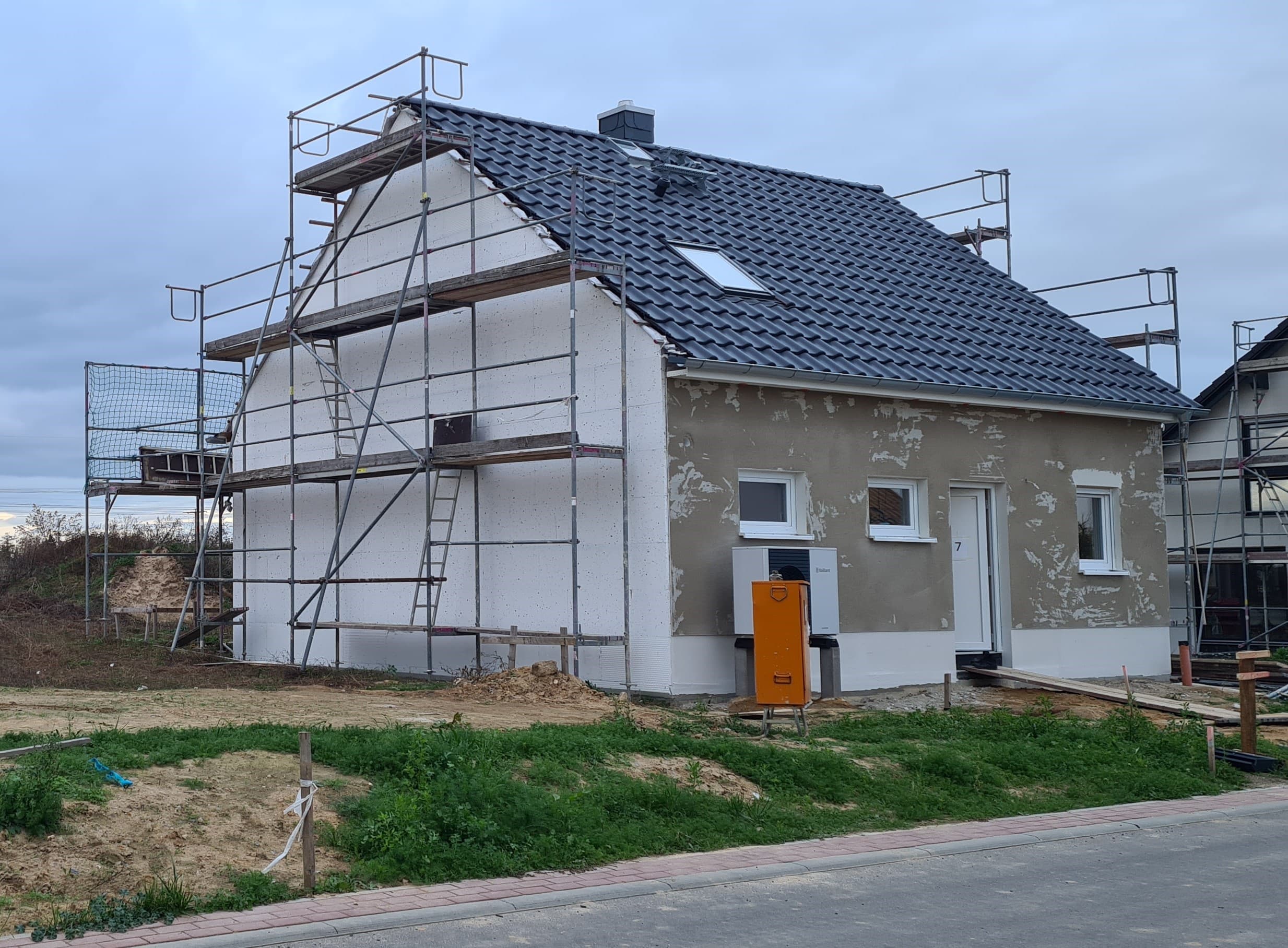 Ganze 17 Minuten bis zum Monarchenhügel im Leipziger Süden! Attraktive Doppelhaushälfte 134 m² für 4-köpfige Familie! Grundstücksanteil inklusive!
