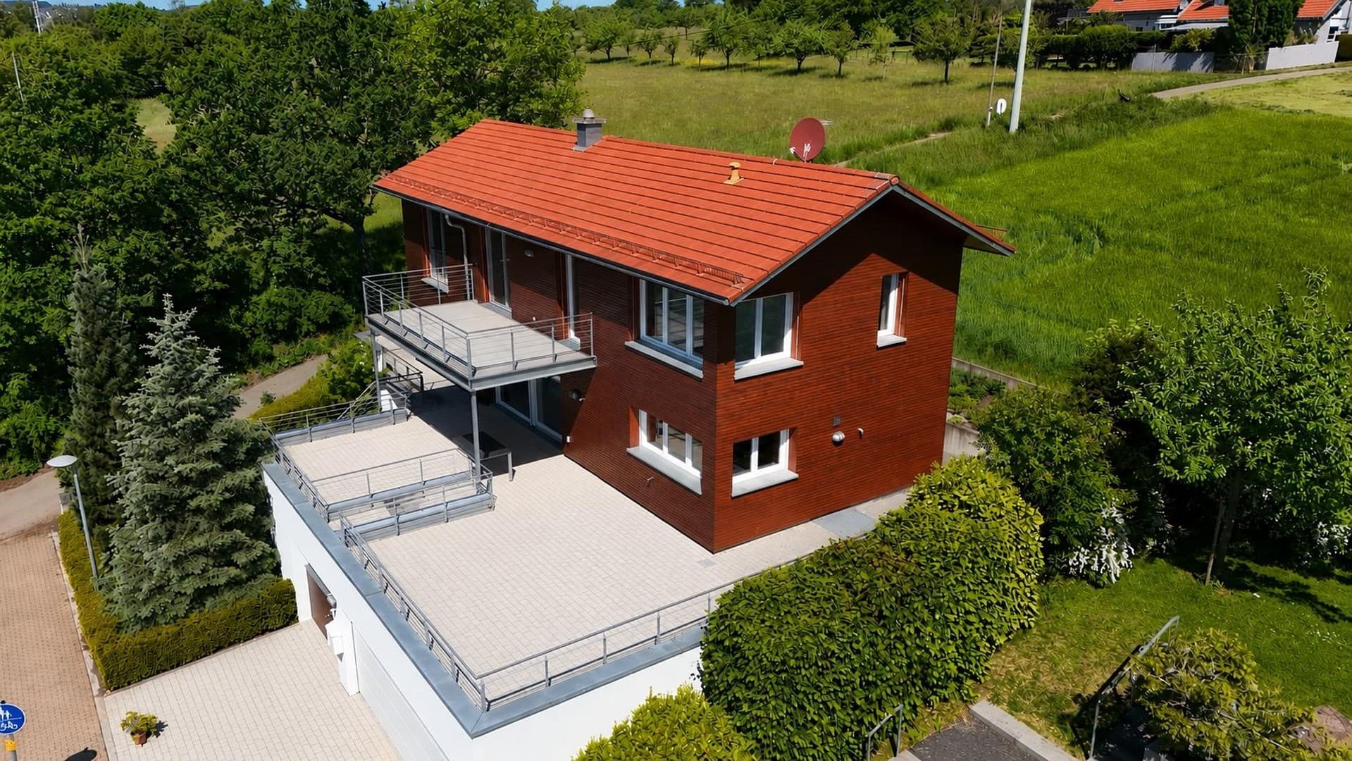 Freistehendes Einfamilienhaus in Feldrandlage mit großzügigen Terrassenflächen