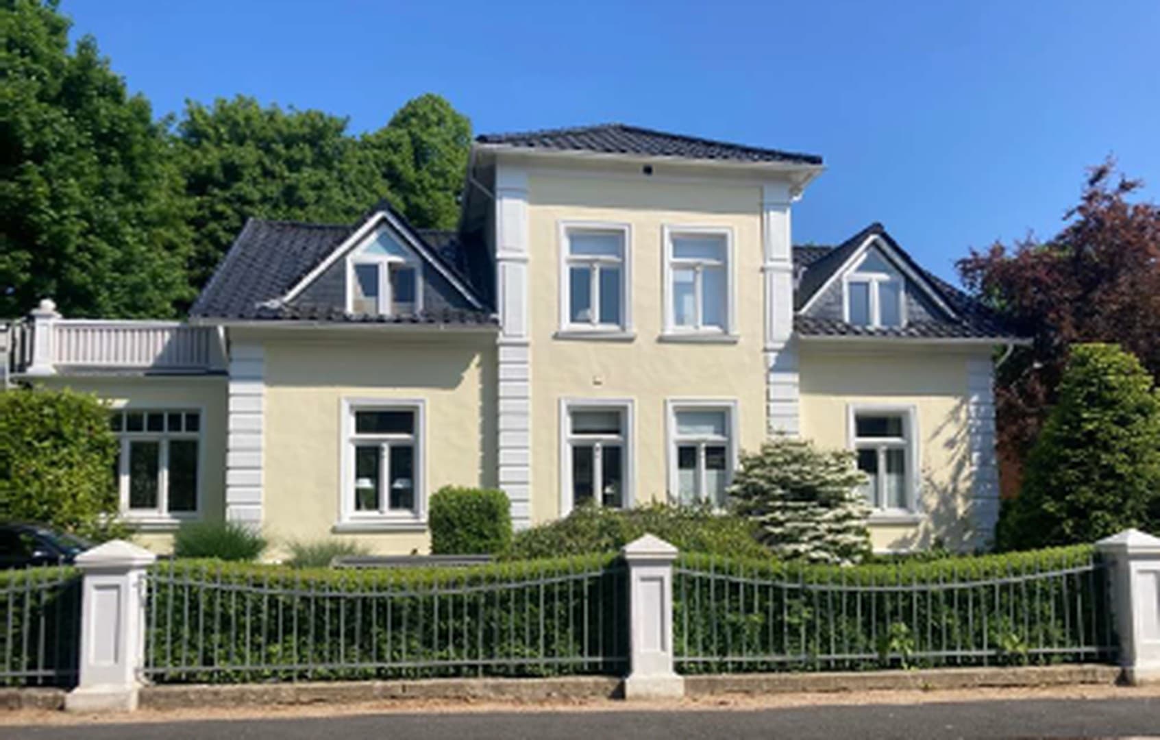 Einzigartiges Wohnensemble am See: Jugendstilvilla, 3‑Zimmer‑Einliegerwohnung & Wintergarten-Oase