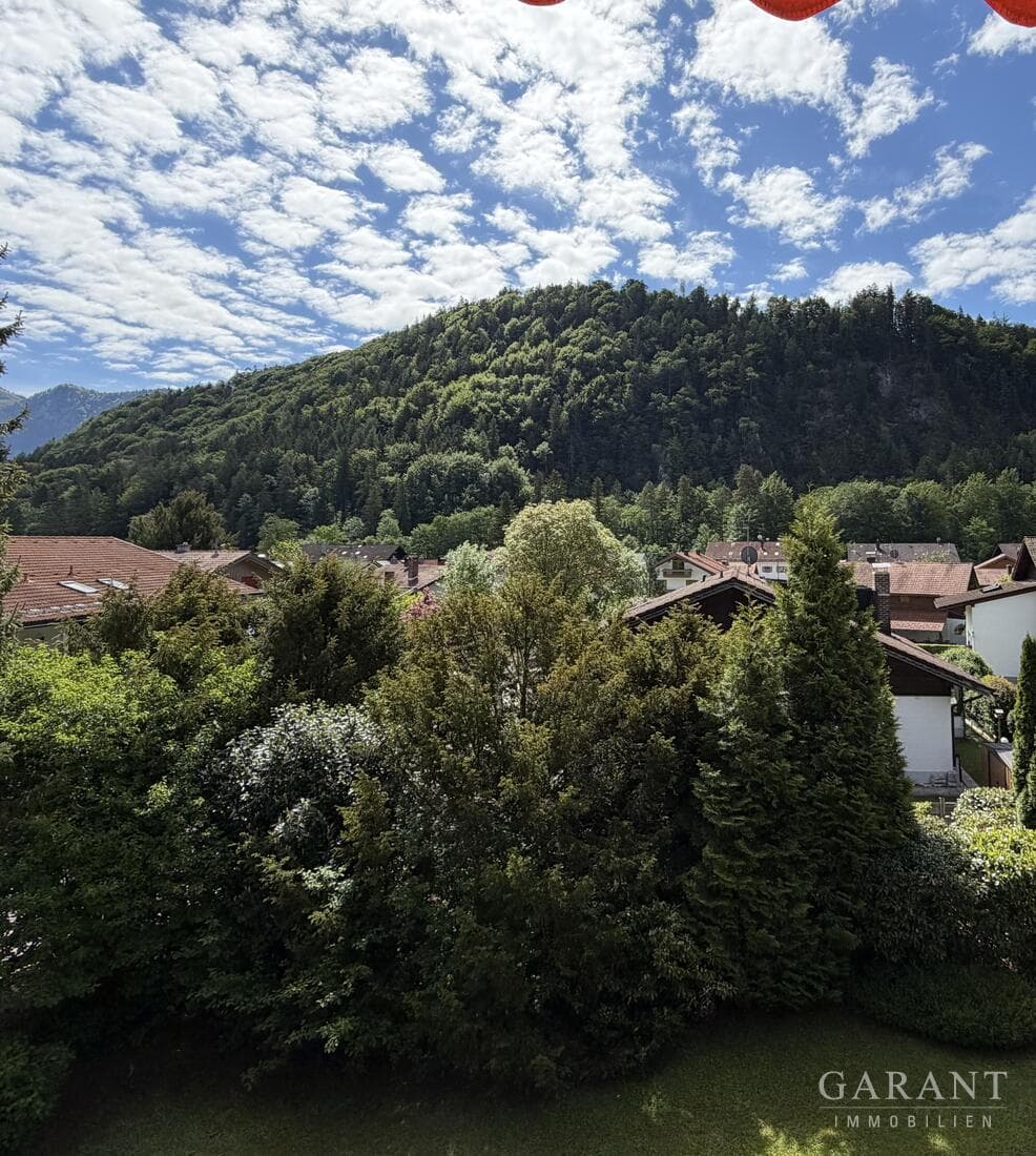 Helle 2 Zimmer-Wohnung mit Bergblick und Balkon