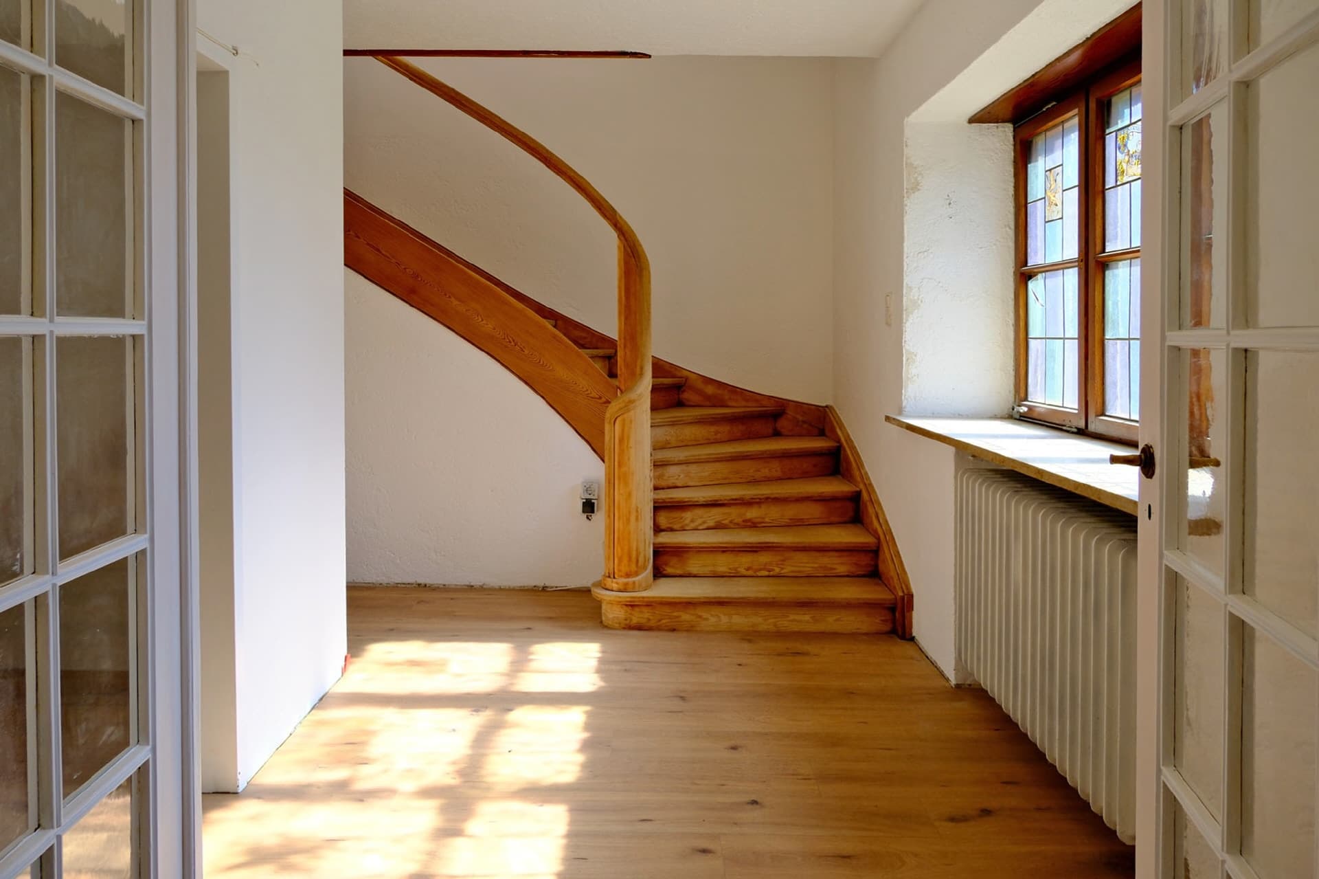 AIGNER - Großzügiges, sanierungsbedürftiges Einfamilienhaus in Berg am Starnberger See