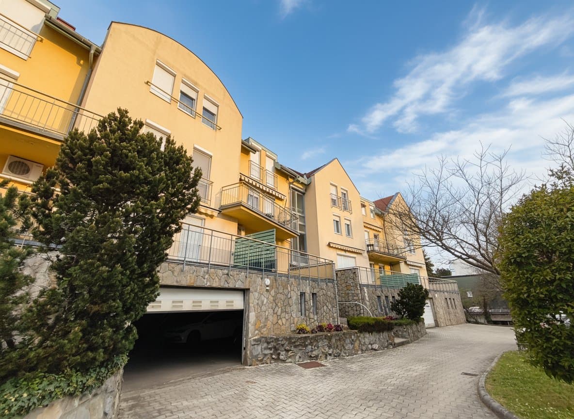 (AAA) Möbeliertes Appartement im Zentrum mit Tiefgaragenplatz
