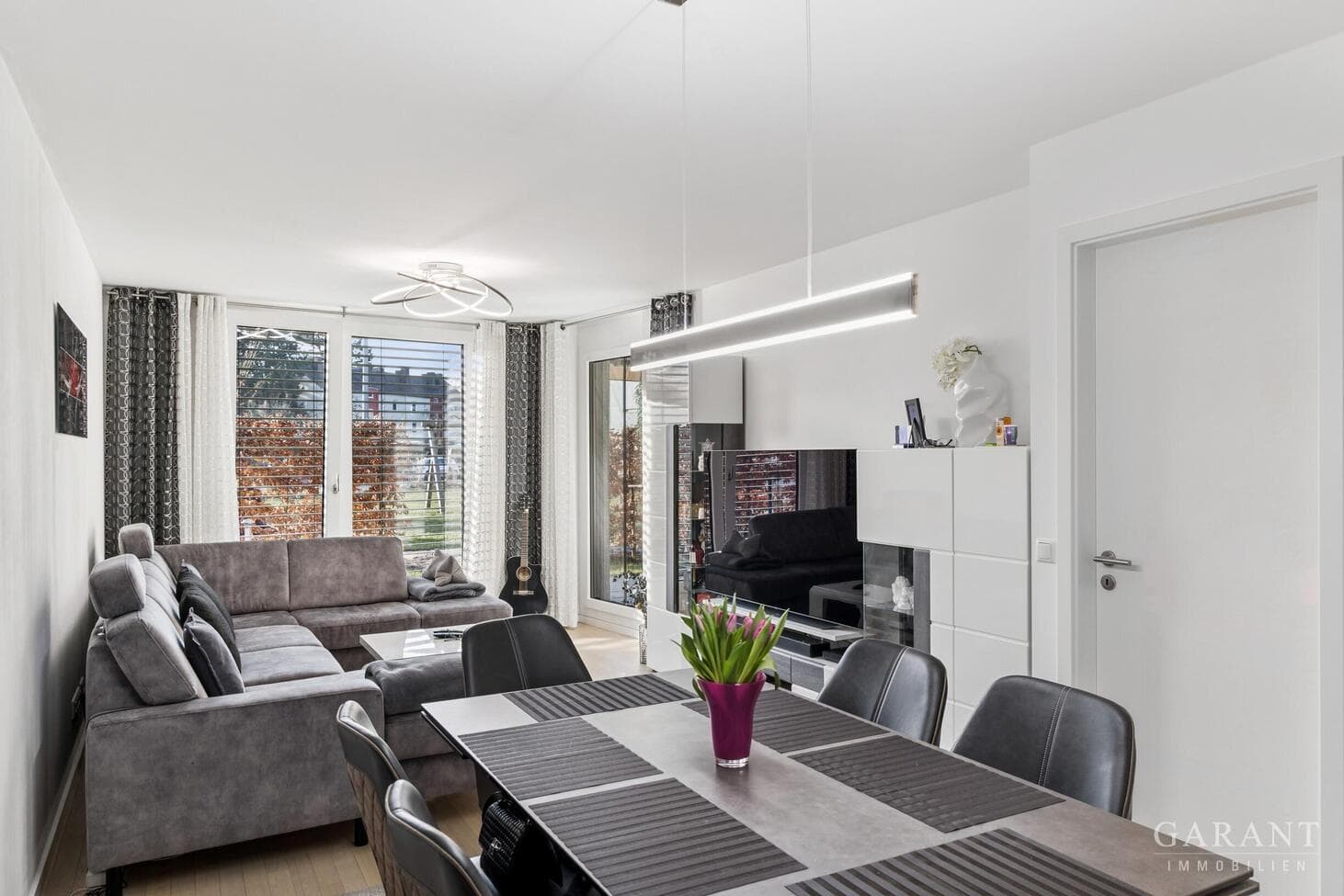 Ein Zuhause zum Wohlfühlen: Moderne 2 Zimmer-Wohnung mit sonniger Terrasse und kleinem Garten!