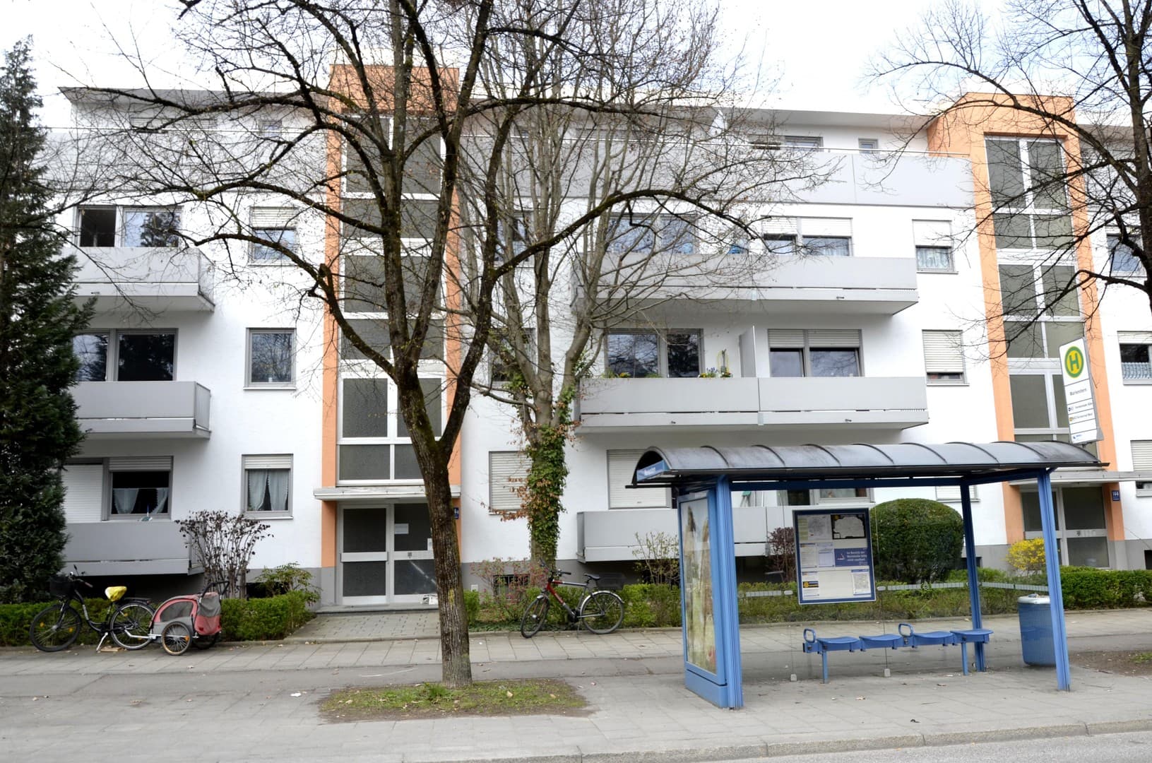 Günstige Miete, großzügige Räume gewerblich nutzbar in Solln, Aidenbachstrasse