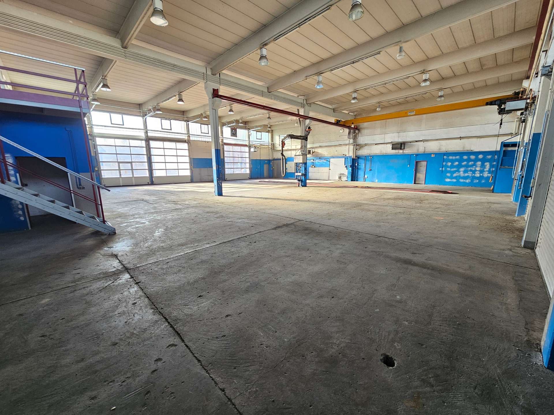 Provisionsfrei - Büro- und Werkstattgebäude auf 3.743 m² in Karlsfeld bei München