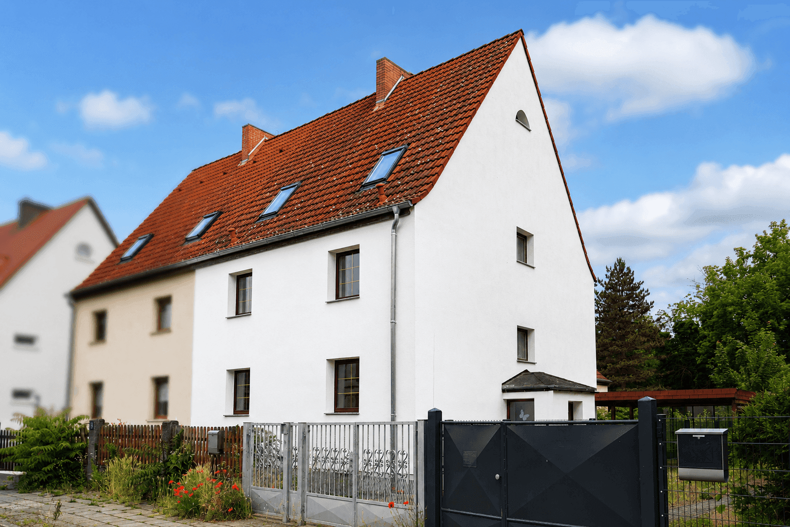 Viel Platz für Ihre Ideen: Charmante Doppelhaushälfte mit großem Garten und Entwicklungspotenzial