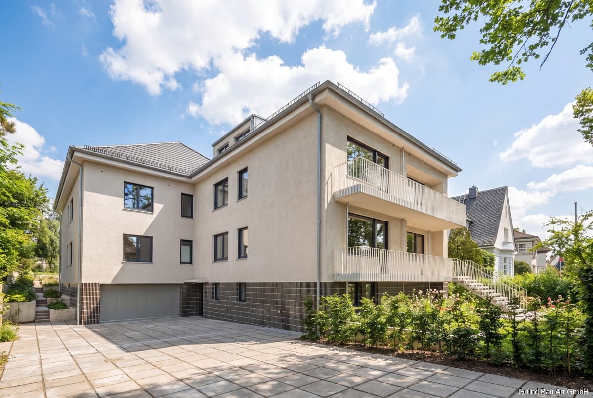 Stilvoll auf zwei Etagen: Maisonette mit Westterrasse und eigenem Garten