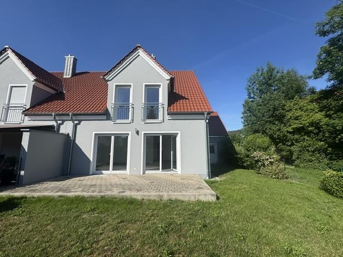Frisch renovierte Doppelhaushälfte mit Garten in Schrobenhausen-Steingriff (provisionsfrei)