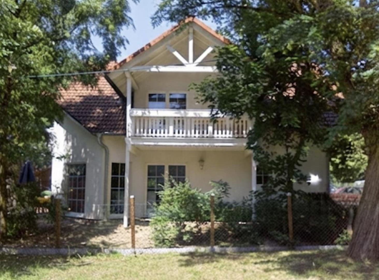 Zweifamilienhaus (vermietet) im Berliner Speckgürtel – Stilvoll, solide & zukunftssicher