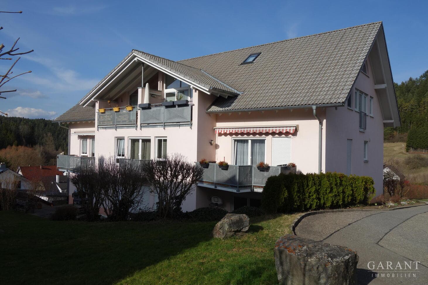 Erdgeschoss-Wohnung mit netter Terrasse!