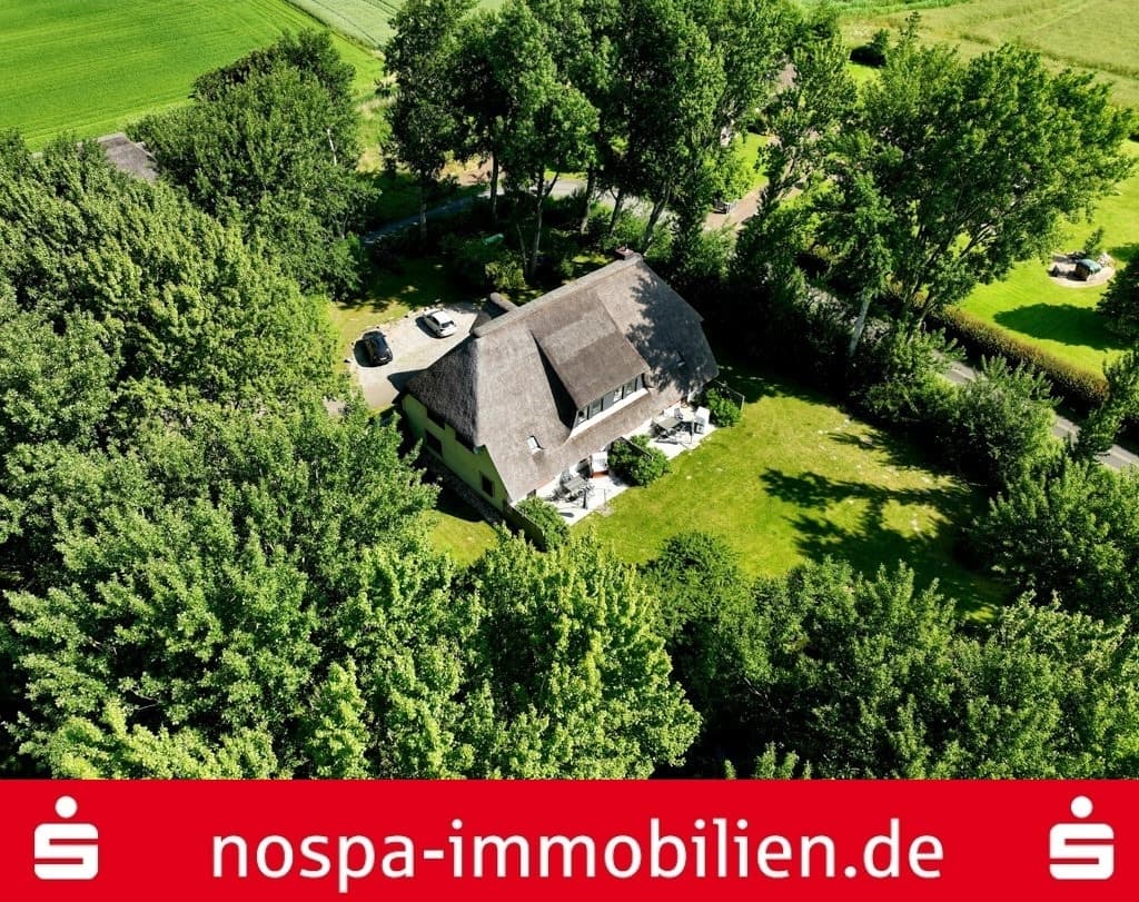 Großes Zweifamilienhaus unter Reet mit moderner Ausstattung