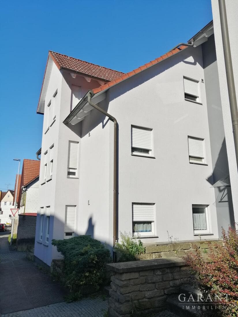 Gepflegte 2 Zimmer-Wohnung mit Balkon und Stellplatz