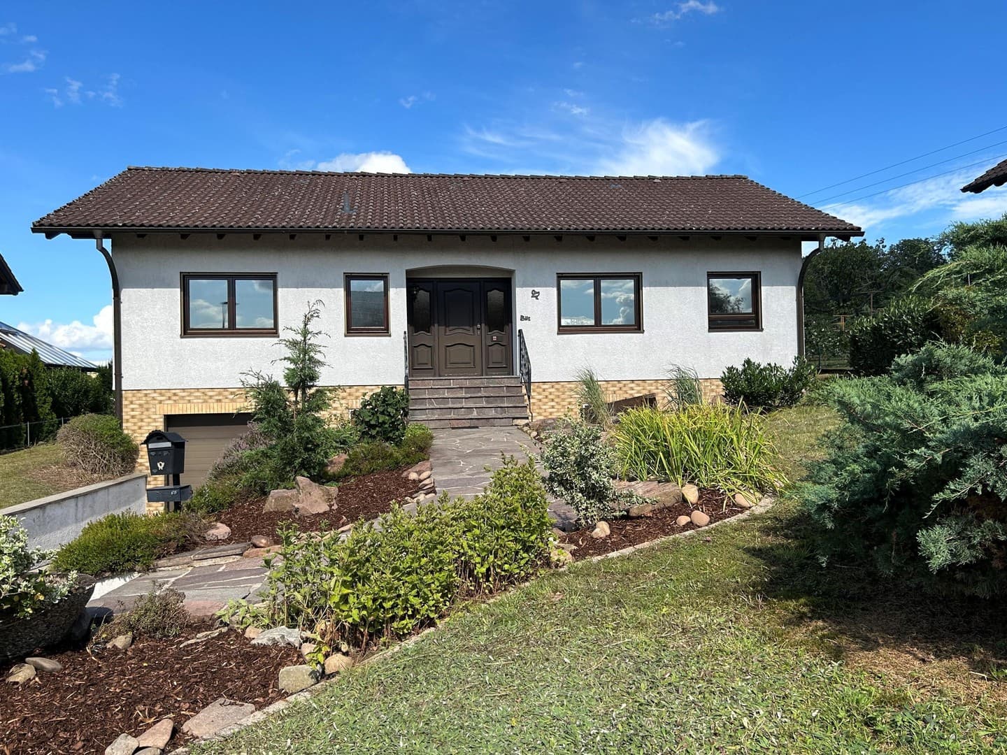 Wohnhaus mit Garten