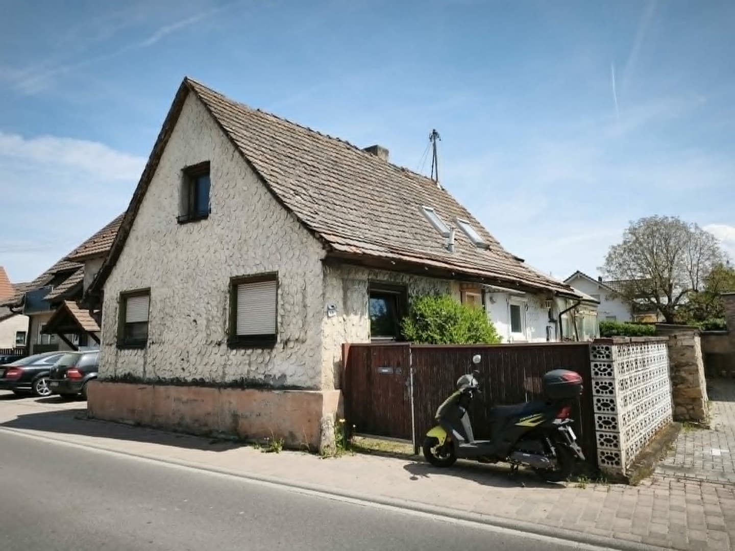 Altes Haus mit großem Grundstück und Potenzial