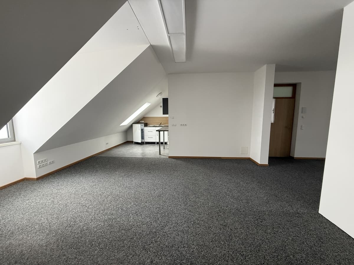 Gewerbeeinheit mit 3 Zimmern – 92,10 m² in Mitterteich zu vermieten!