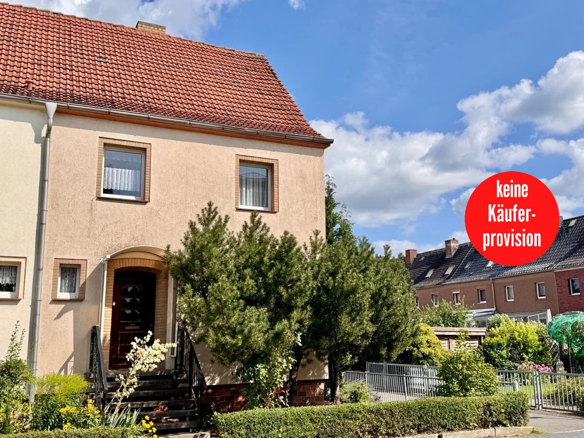 HORN IMMOBILIEN ++ Neubrandenburg Vogelviertel, Haus mit Grundstück, Terrasse und 3 Garagen