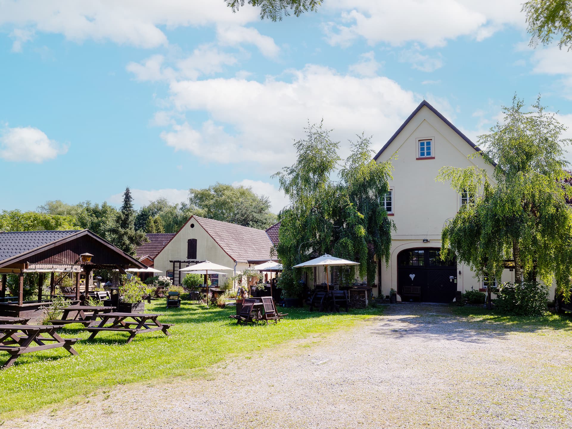 Traditionsreicher Hof Luckmann: Etablierter Park-Biergarten mit gemütlichem Wohnhaus