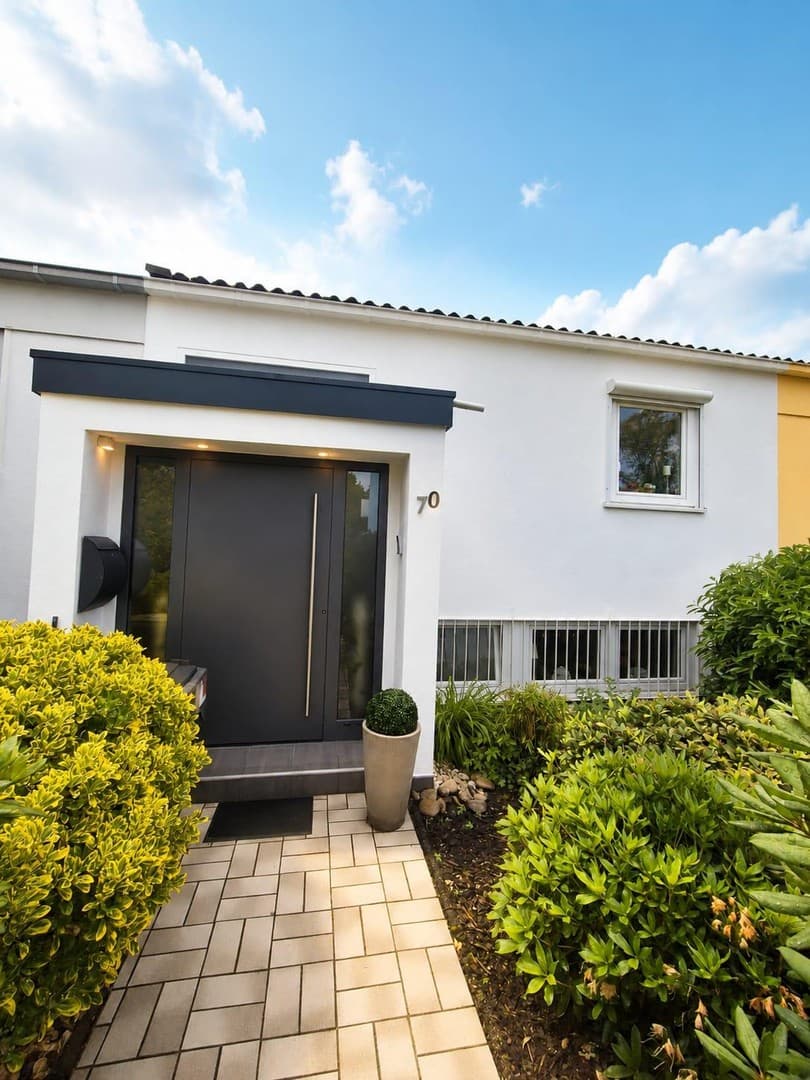 Traumhaus in sonniger Südlage – stilvoll kernsaniert und sofort bezugsfertig