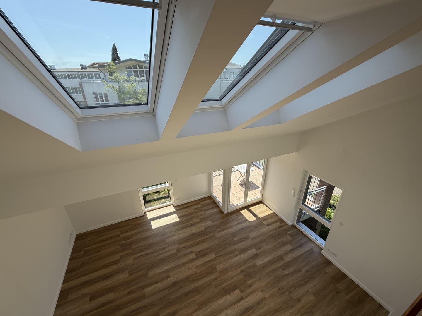 Modernisierte City-Dachgeschosswohnung mit Südwestbalkon und großzügigem Zuschnitt