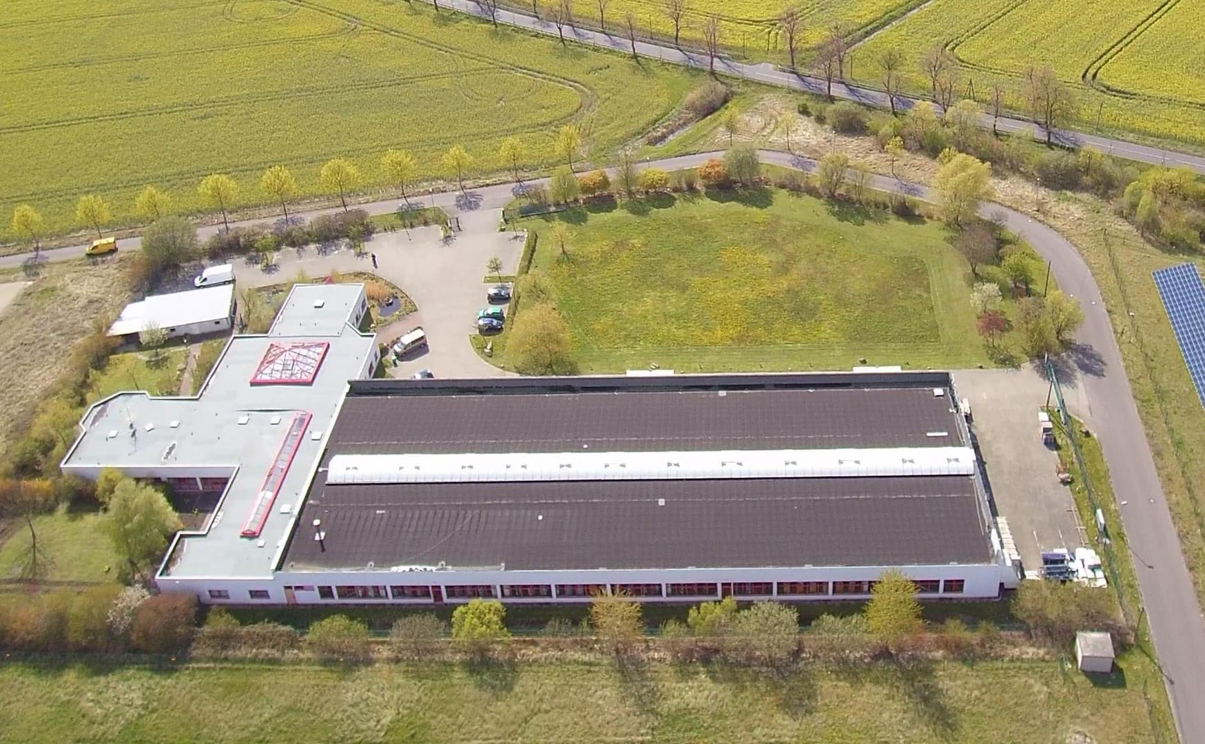 Provisionsfrei: Exzellente Halle für Lager und Produktion mit Bürogebäude - nahe Ludwigsfelde