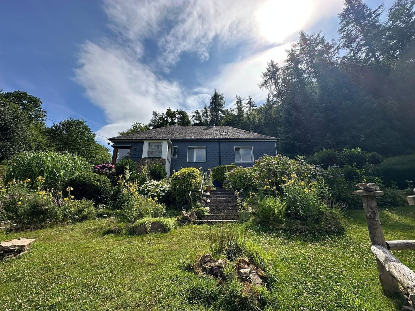 Freistehendes Einfamilienhaus in Alleinlage mit Panoramablick im Wald