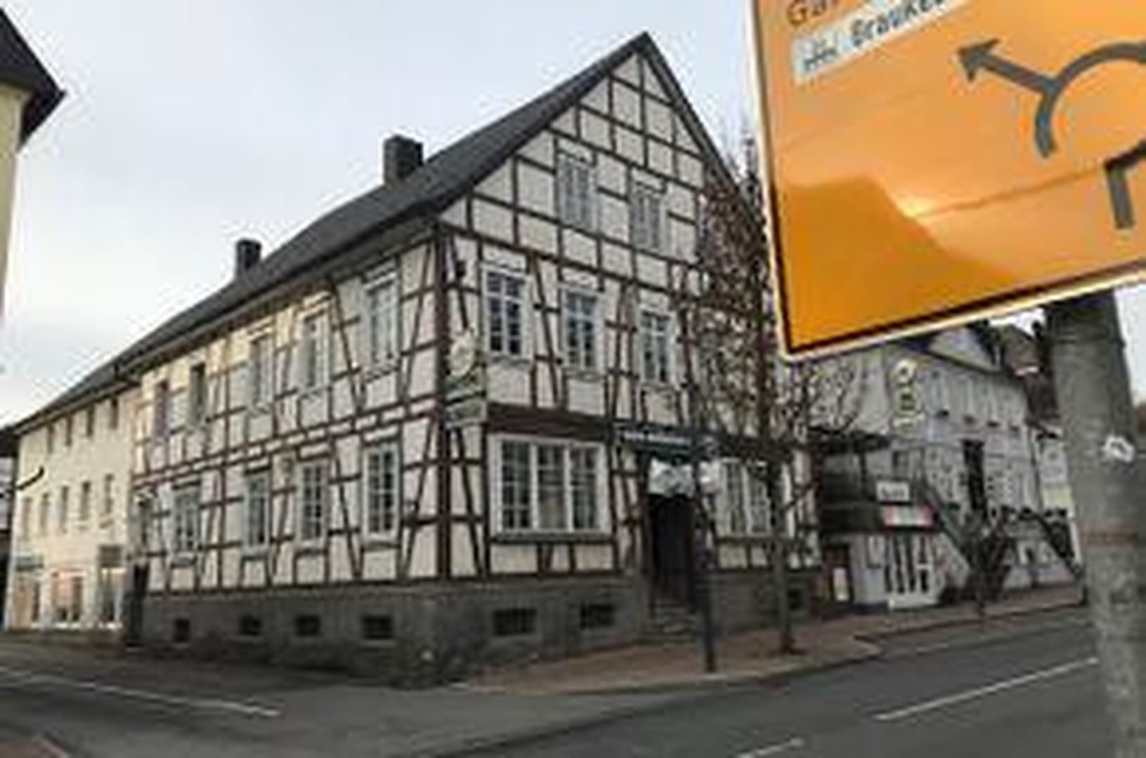 Balve, beste Lage, Wohn-Geschäftshaus über 1000 qm, 1/3 Gewerbe, 2/ 3 Wohnen