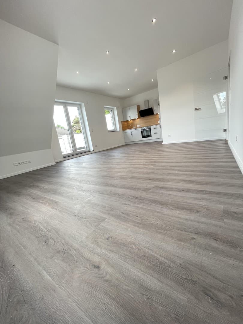 Moderne helle 3-Zimmer-Maisonette-Whg mit EBK und Balkon + Carport in Achim Uphusen