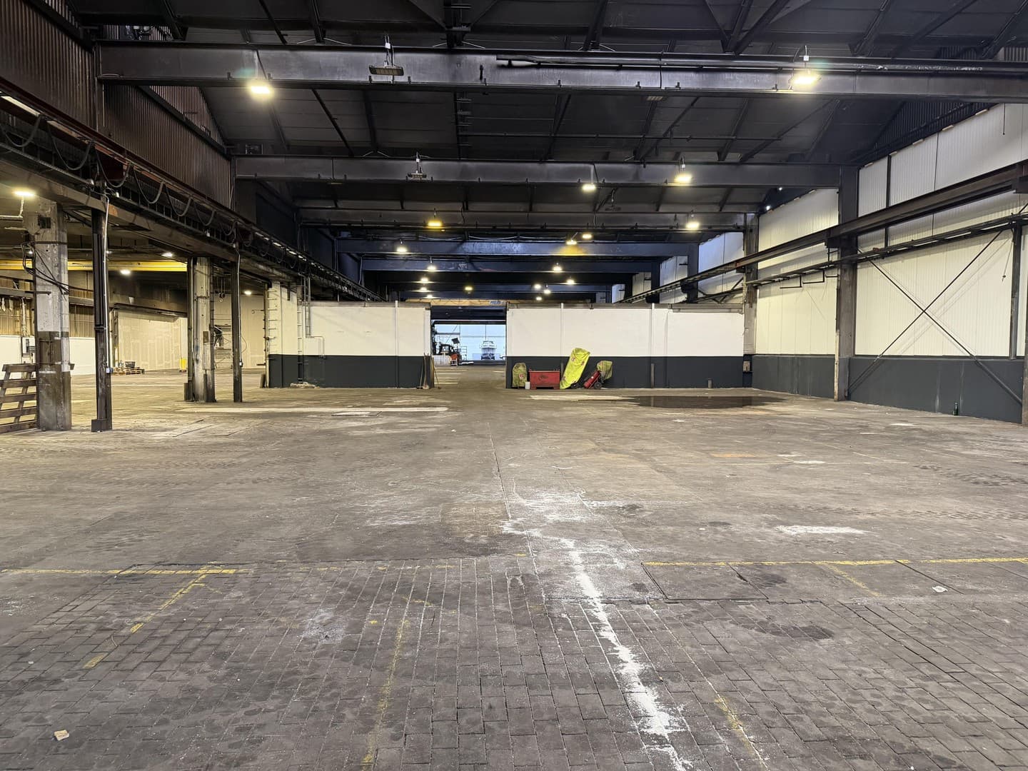 Viel Halle für wenig Geld! Hallenflächen 900-3.000 qm zentral gelegen!