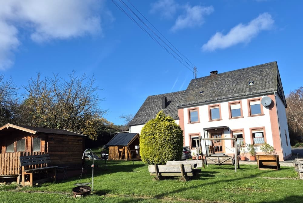 Gemütliches Hunsrücker-Bauernhaus mit ca. 1350 m² Grundstück/Bauland!