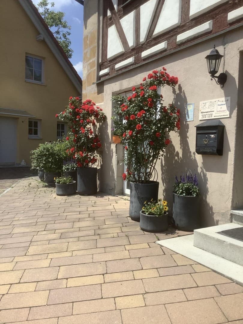 Fachwerk trifft Sandstein: Ein Haus mit Charakter und großzügigem Raumangebot