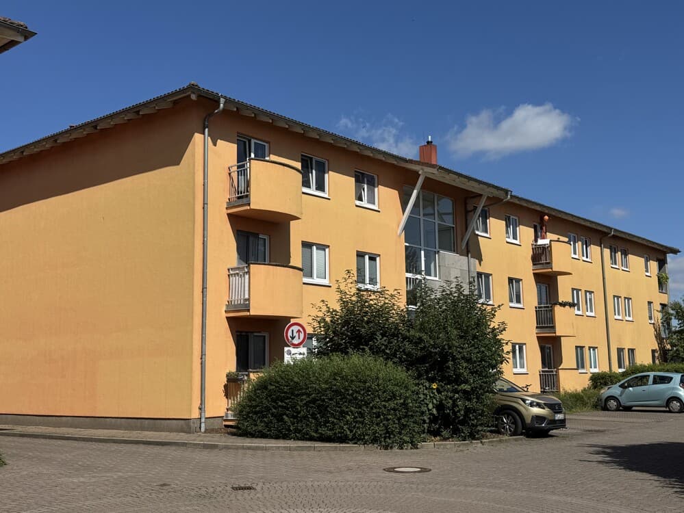 2 Raumwohnung mit Balkon und Stellplatz