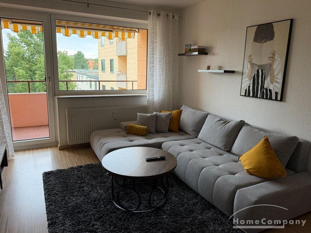 2 Zi.-Wohnung, möbliert, 4. OG, mit Loggia.