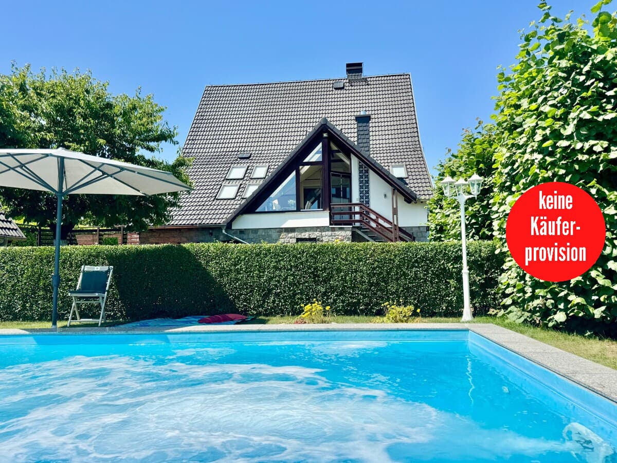 HORN IMMOBILIEN ++ RESERVIERT! Die Perle von Strasburg! Haus, Schwimmpool, Nebengebäude, 3 Kamine, 2 Garagen,EBK