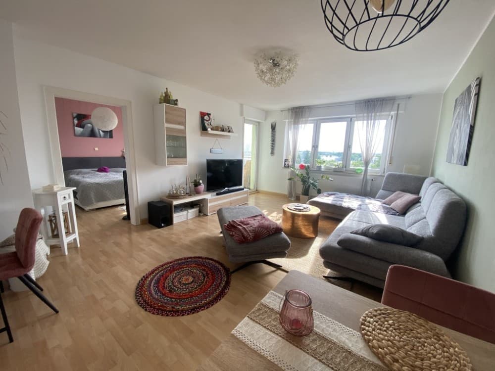Modernisierte Wohnung mit 2 Balkonen