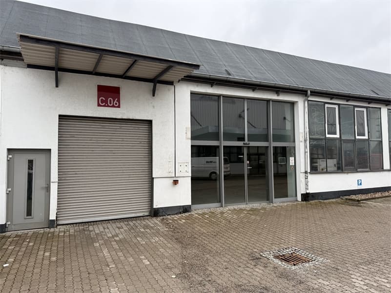 Kaltlagerhalle mit Verkaufsfläche Nähe Autobahn zu mieten