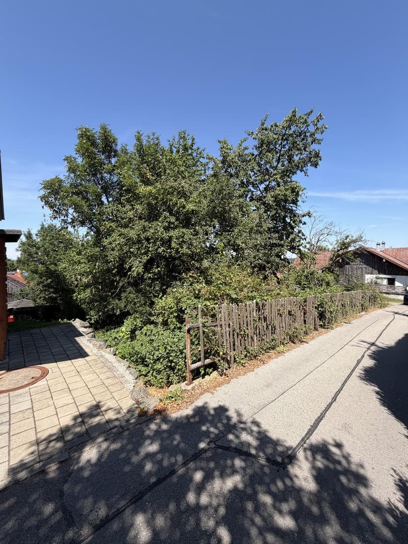 Traumhaftes Hanggrundstück mit Bergblick – 550 m² in Denklingen