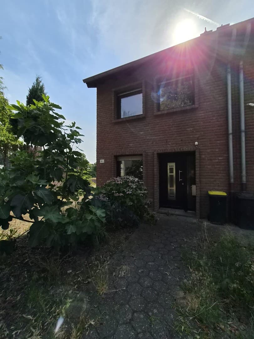 Reihenendhaus mit Garten, Garage und moderner Ausstattung – in Mönchengladbach