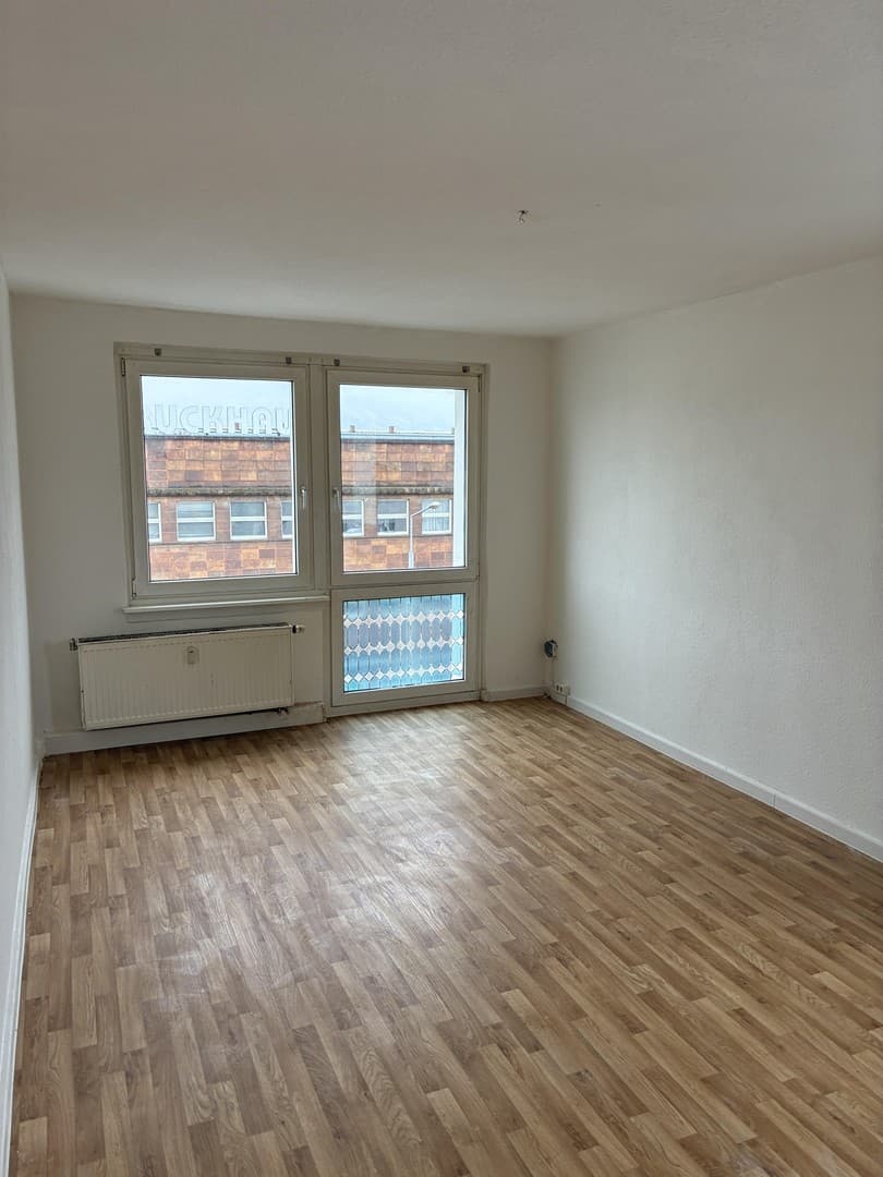 Vollsaniert, zentrumsnahe Wohnung mit Wannenbad