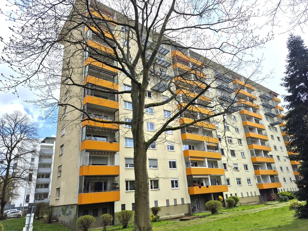 St. Johann, Preußenstraße: ETW 3 ZKB mit Balkon und Stellplatz