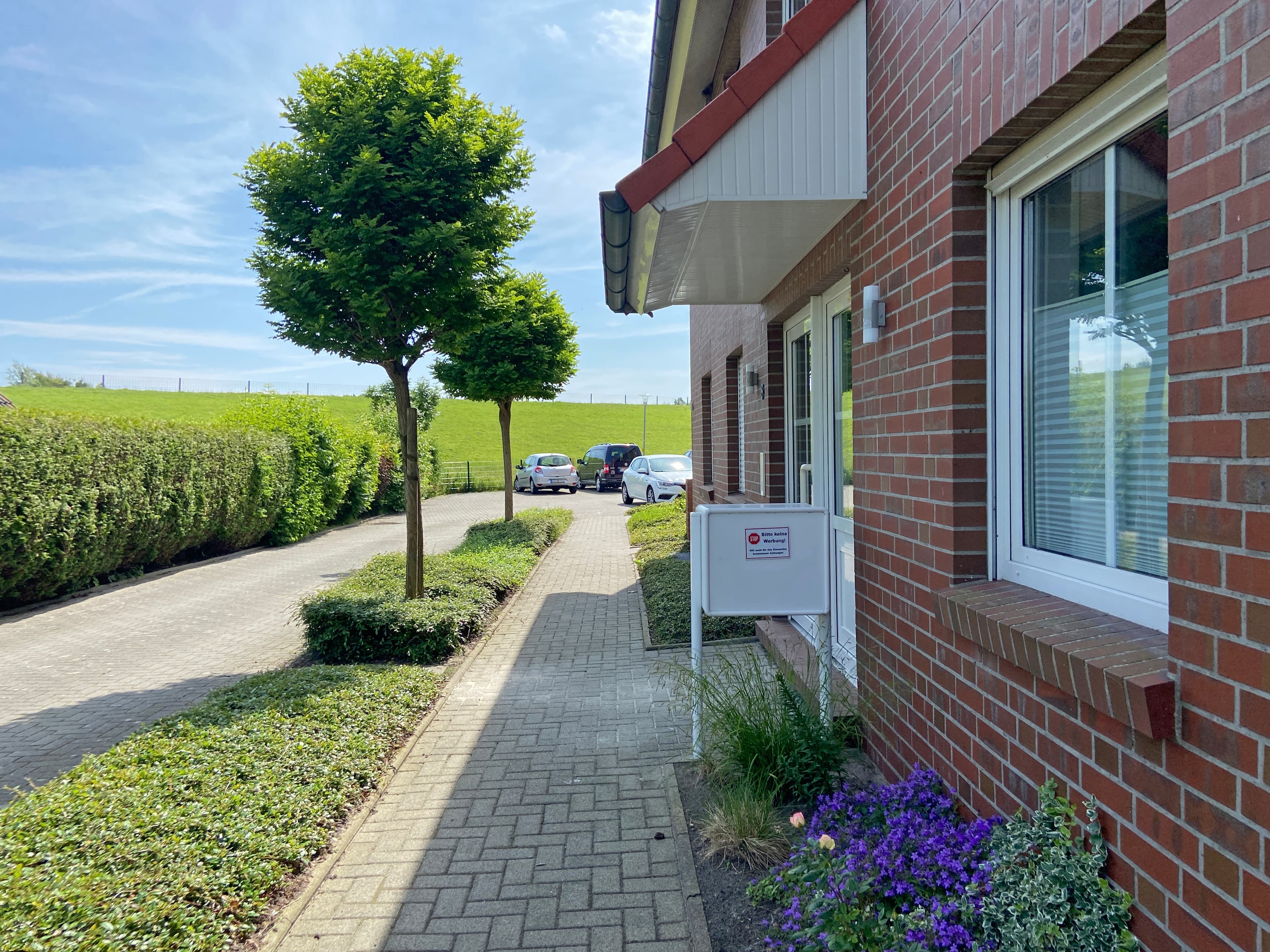 Direkt am Deich: Komfortable EG-Wohnung, komplett ausgestattet, in absolut ruhiger Lage!