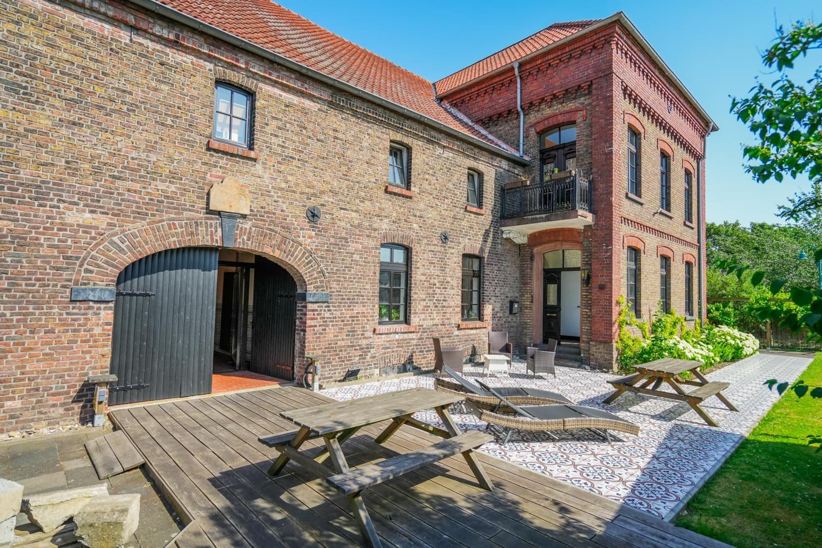 Kreative & denkmalgeschützte Hofanlage geeignet für Büro, Gastro und Wohnen! Ihre Idee zählt!