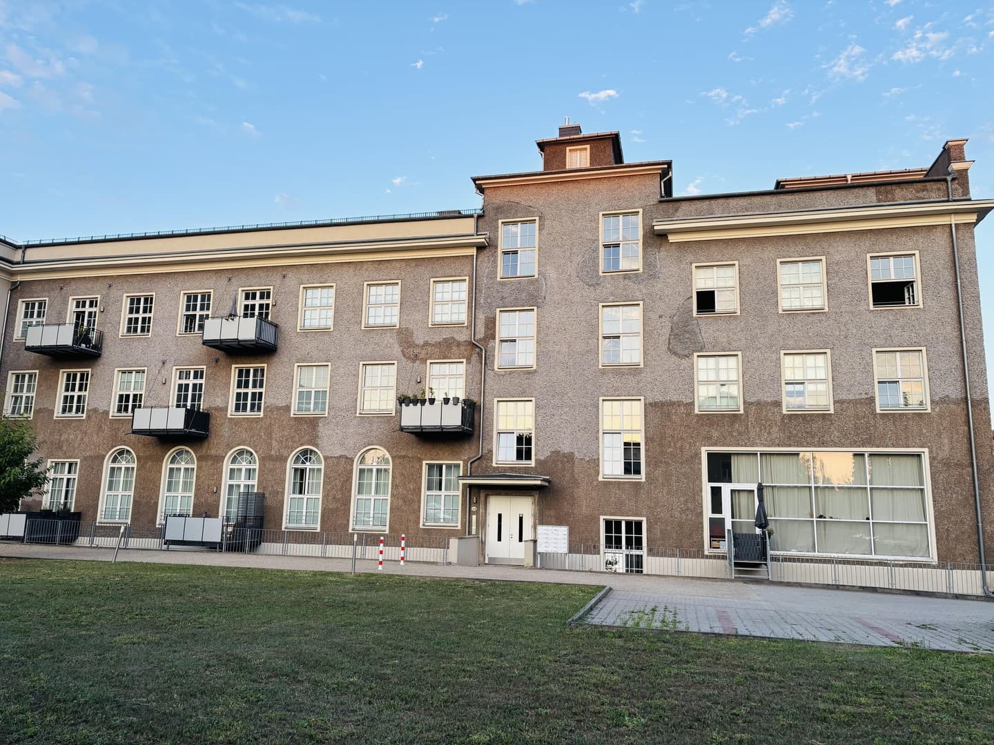Wohnen mit Charakter: Großzügige 4,5-Zimmer-Wohnung in Radebeul-Ost