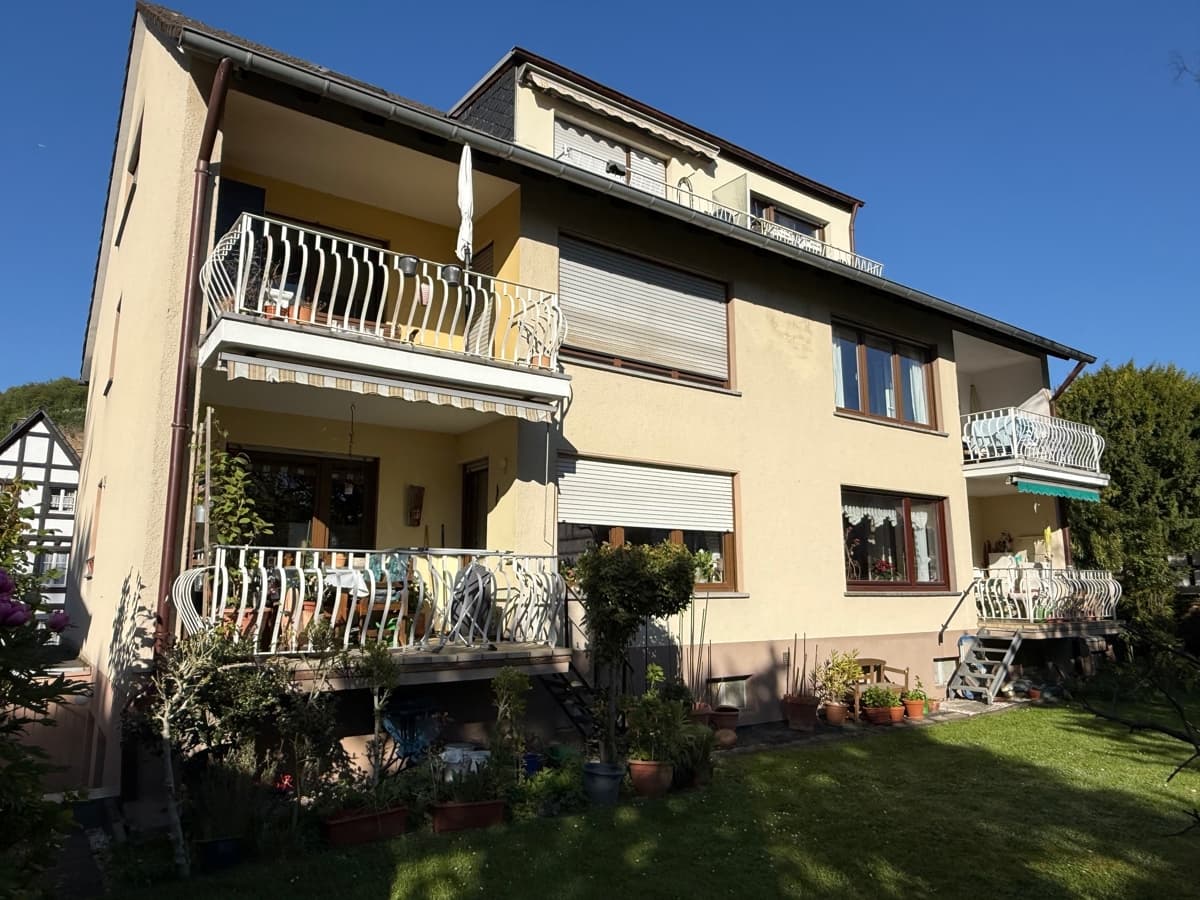 BONN OBERKASSEL 2 Zimmer-Wohnung im DG rechts zu verkaufen in toller Wohnlage mit ca. 48 m² Wfl.