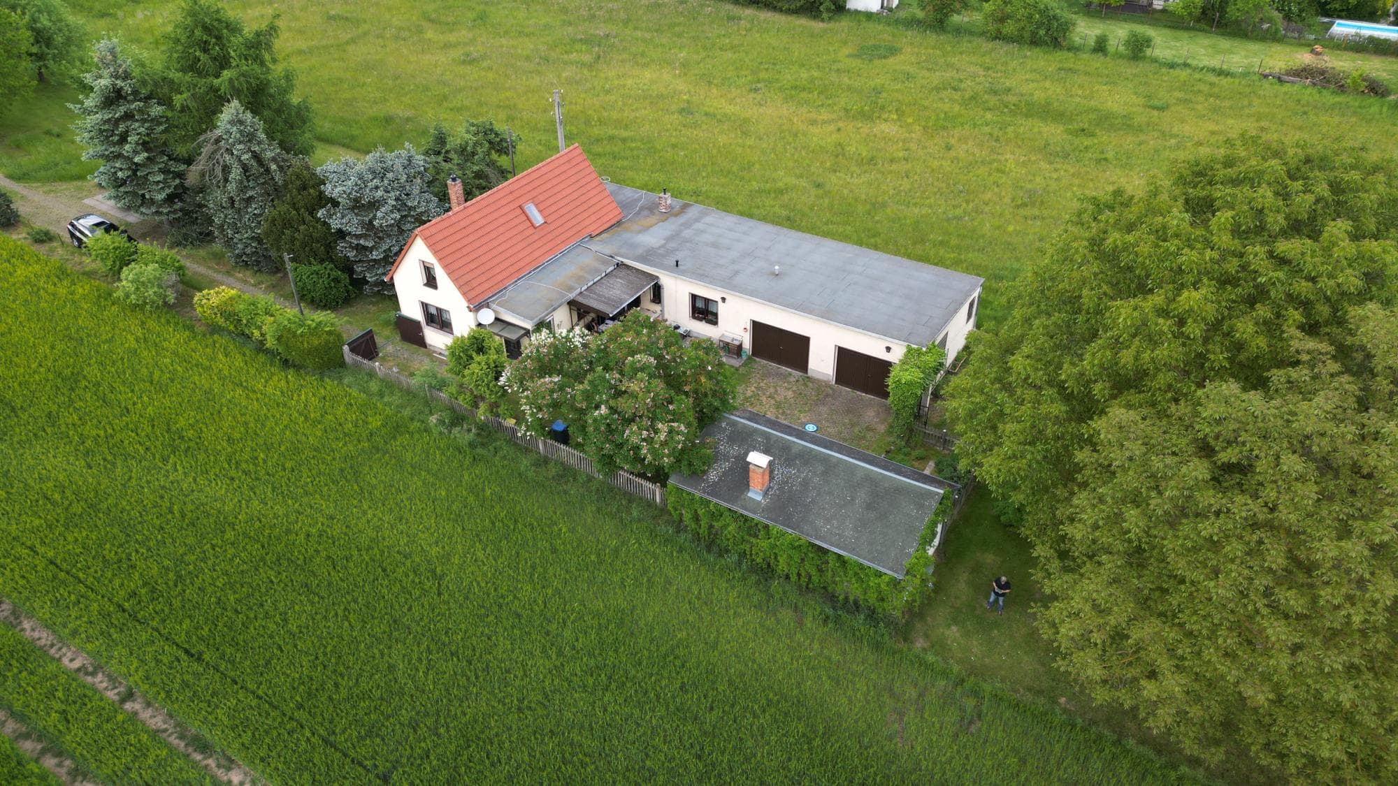 Sommeridyll: abseits gelegenes Einfamilienhaus mit großem Grundstück
