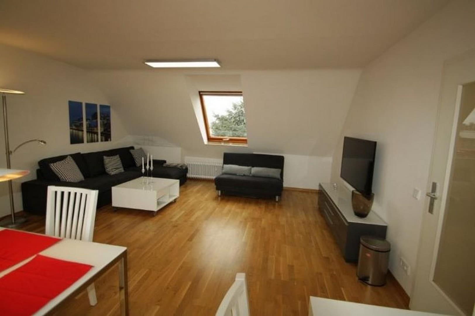 Top-möblierte Dachgeschosswohnung