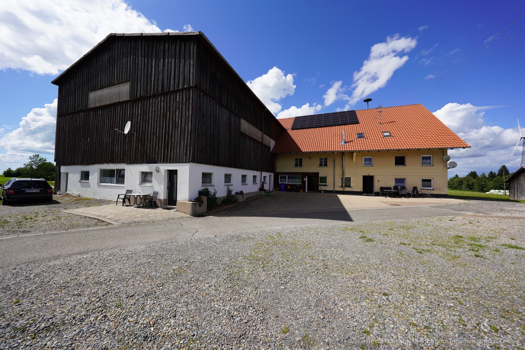 Bauernhaus mit Entwicklungspotential auf vielen Wohn und Nutzflächen und Land