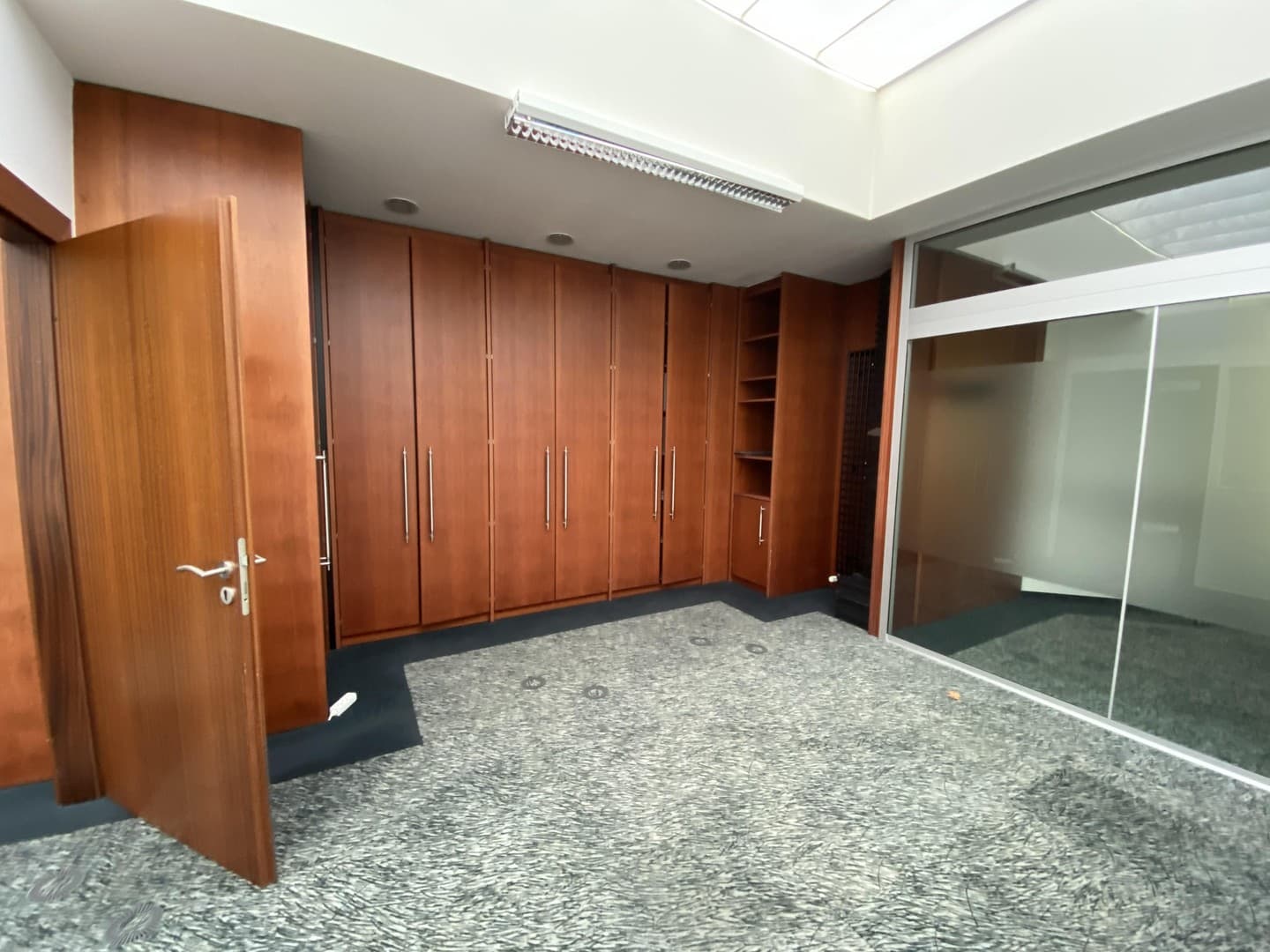 Gewerbliche Archiv- und Lagerflächen in Cadolzburg – 105 m² ab sofort, 40 m² möbliert ab Oktober